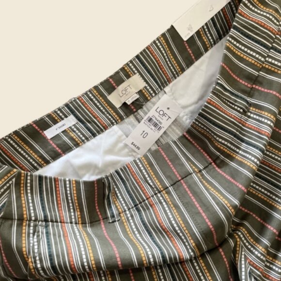 LOFT NWT Chino Style Striped Shorts 4” Short Size 10 - Picture 2 of 3